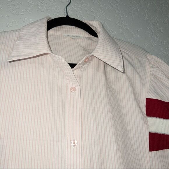 New Bucketlist Pink Pin Stripe Varsity Knit Inset Button Down Shirt Size Medium - Picture 2 of 7